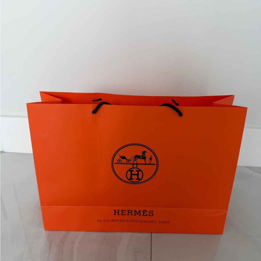 Hermes Newest Bright Orange Shopping Bag From Paris - Picture 2 of 9